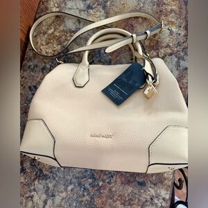 Woman’s Nine West purse New with tags.